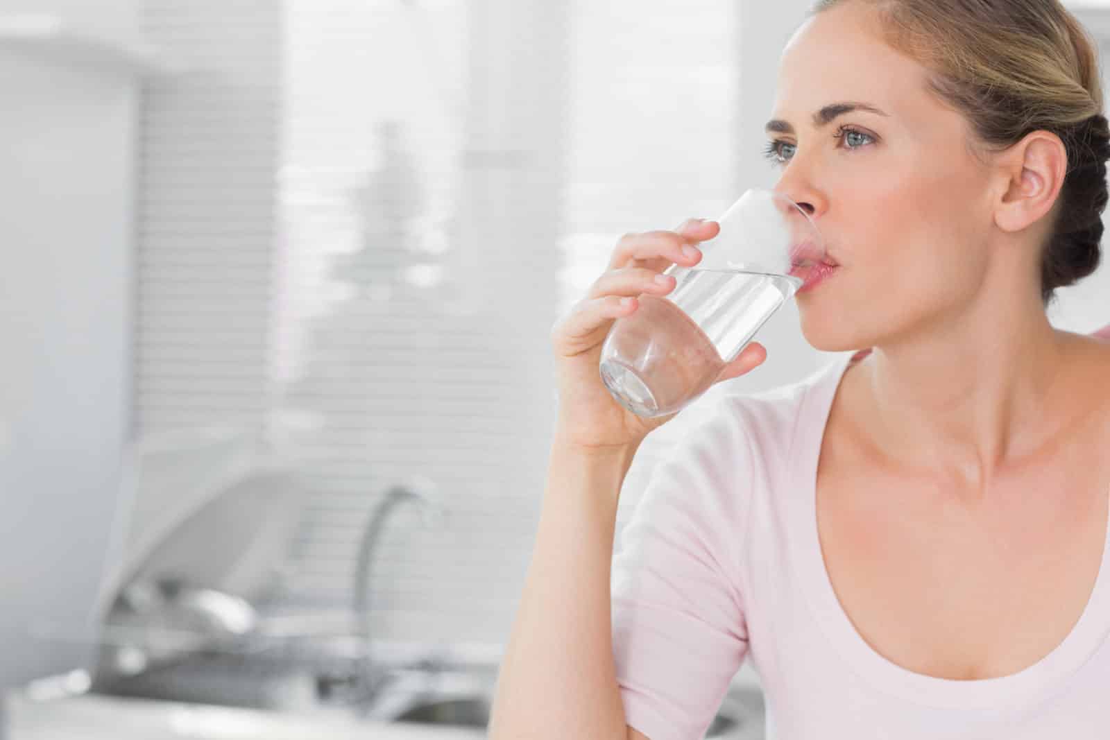 Acqua da bere: è meglio dal rubinetto o dalla bottiglia?